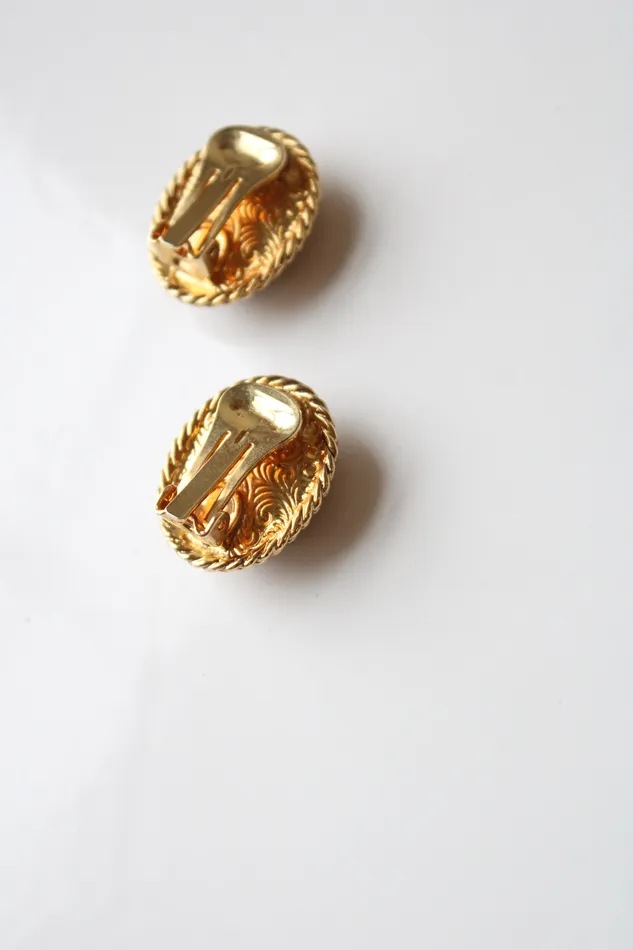 Loree Earrings Loree Oval Garnet Clip On Gold Earrings
