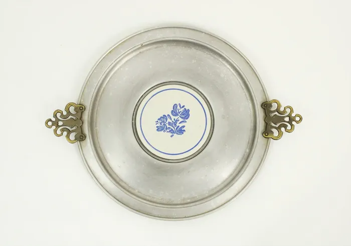 Rings Jubilee Thrift Pfaltzgraff Yorktowne Round Handled Serving Tray W Tile Metal 15