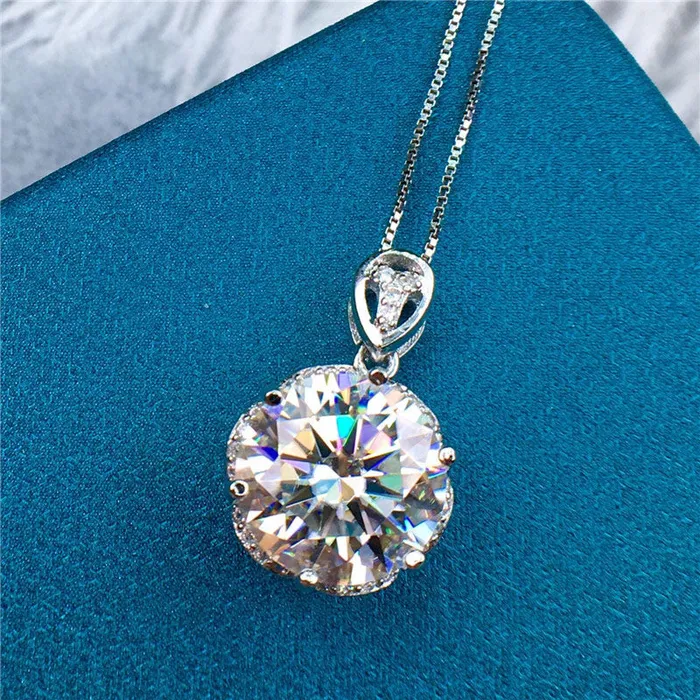 5 Carat D Color Round Cut Subtle Halo Certified VVS Moissanite Necklace Leyloon Jewelry Necklaces