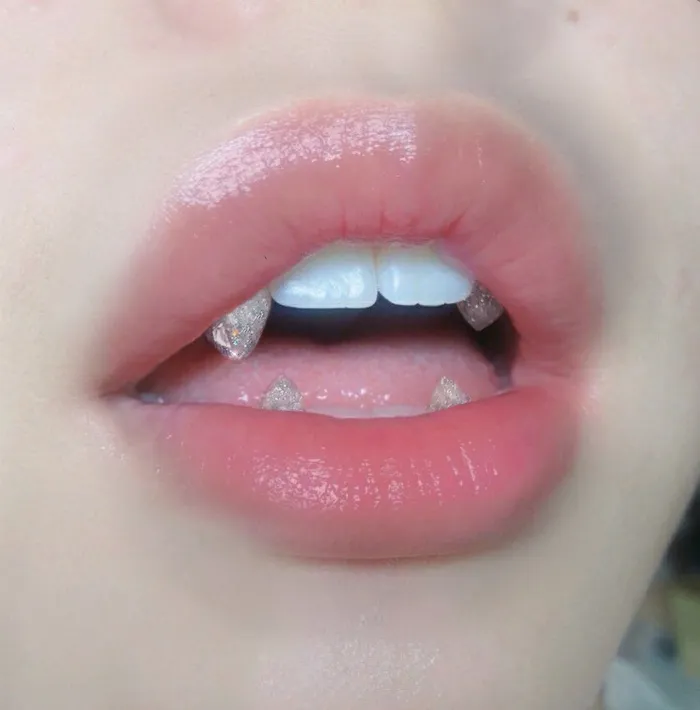 Earrings Glitter Hart Fangs Stonehart Jewelry