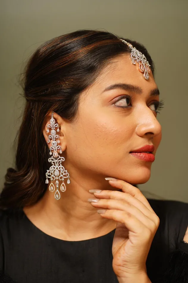 Earrings JagMohini Long Diamond Earring and Tika Set Attrangi Earrings JagMohini Long Diamond Earring and Tika Set Attrangi