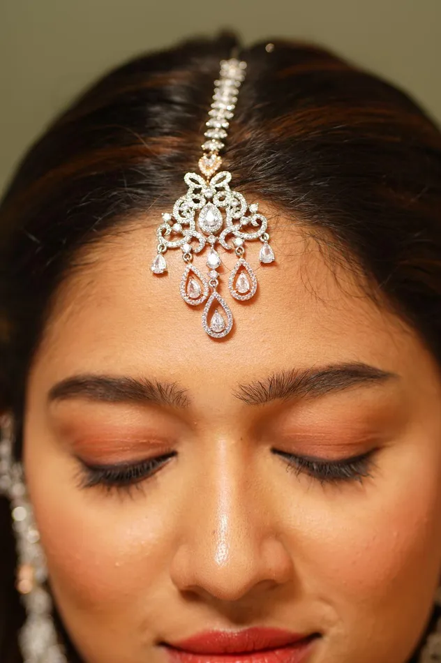 Earrings JagMohini Long Diamond Earring and Tika Set Attrangi Earrings JagMohini Long Diamond Earring and Tika Set Attrangi