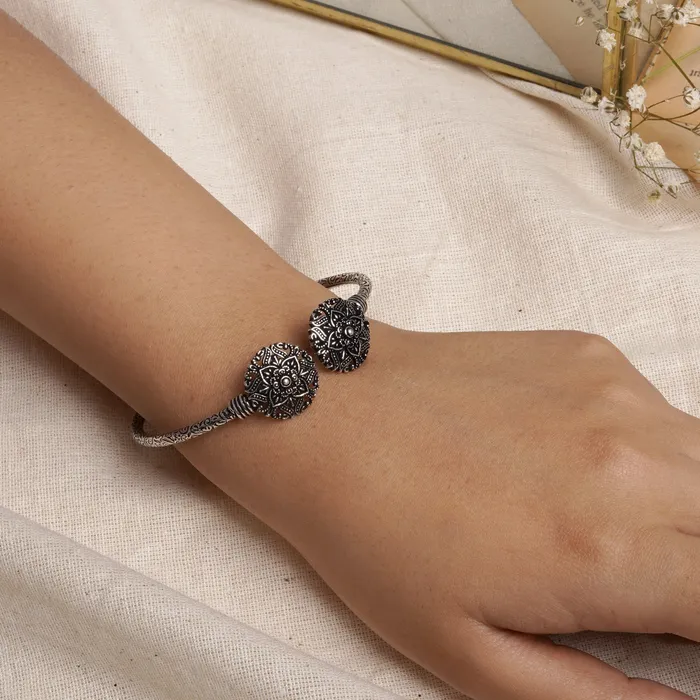 Teejh Bracelets Teejh Akansha Silver Oxidised Floral Bracelet
