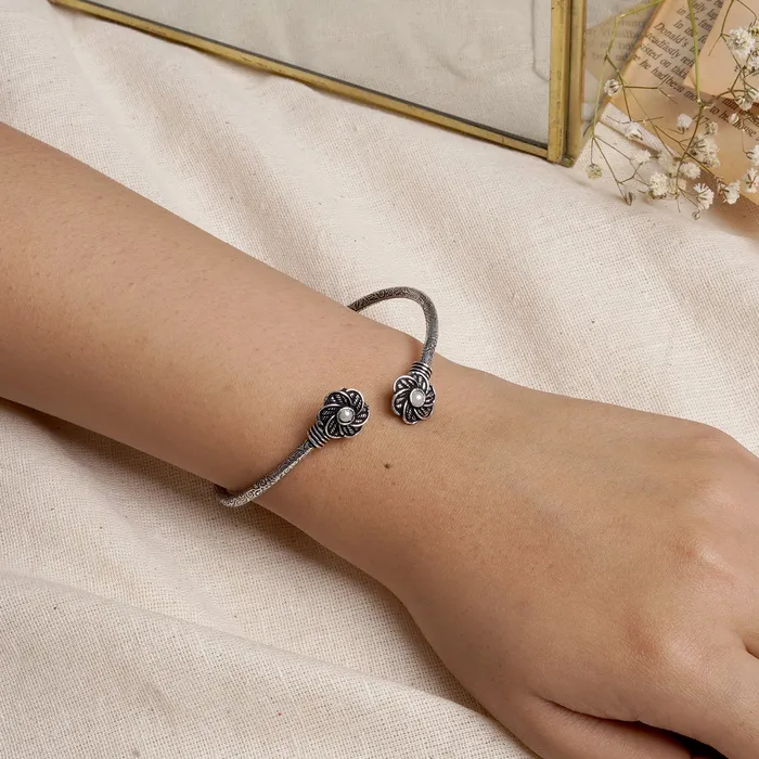 Teejh Bracelets Teejh Sarita Silver Oxidised Floral Bracelet