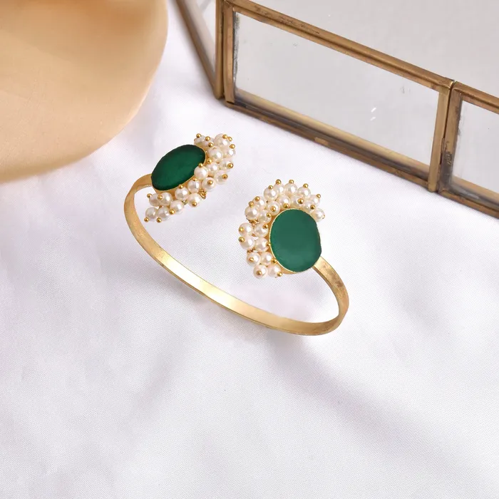 Teejh Teejh Piyali Green Studded Pearl Bracelet Bracelets