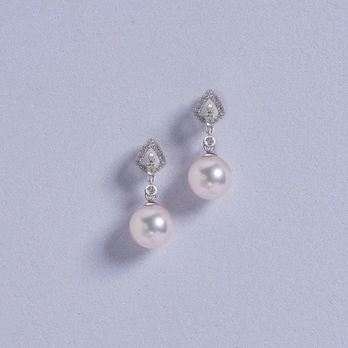 18K Akoya Hanadama Pearl Earrings KE00088 DESIRE Pearly Lustre Earrings