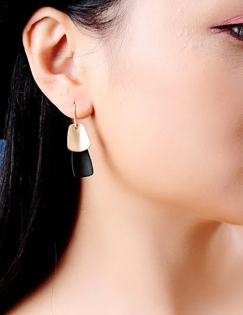 E1532 Gold Black Metal Earrings 02 Earrings