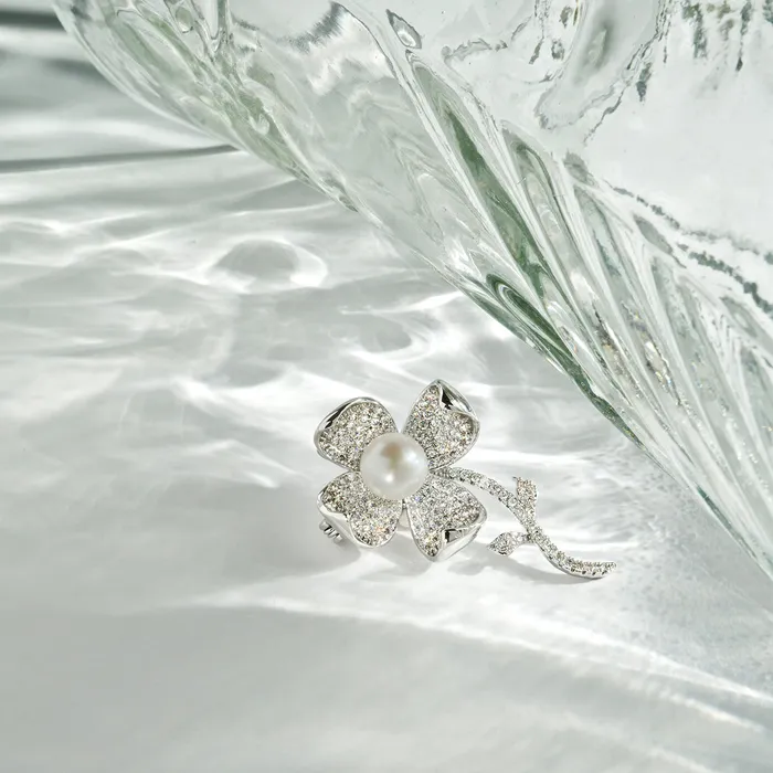 Earrings Pearly Lustre Elegant Freshwater Pearl Brooch WC00045