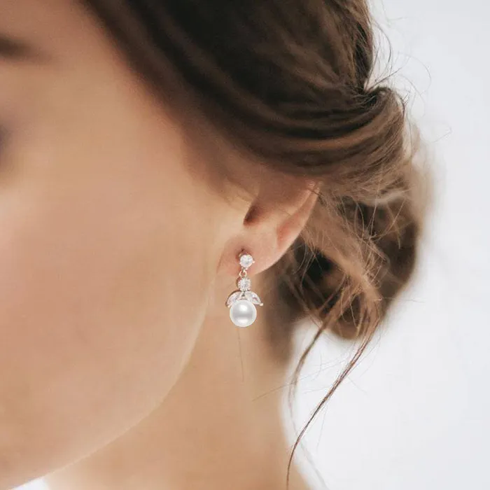 Earrings Pearly Lustre Elegant Freshwater Pearl Earrings WE00054