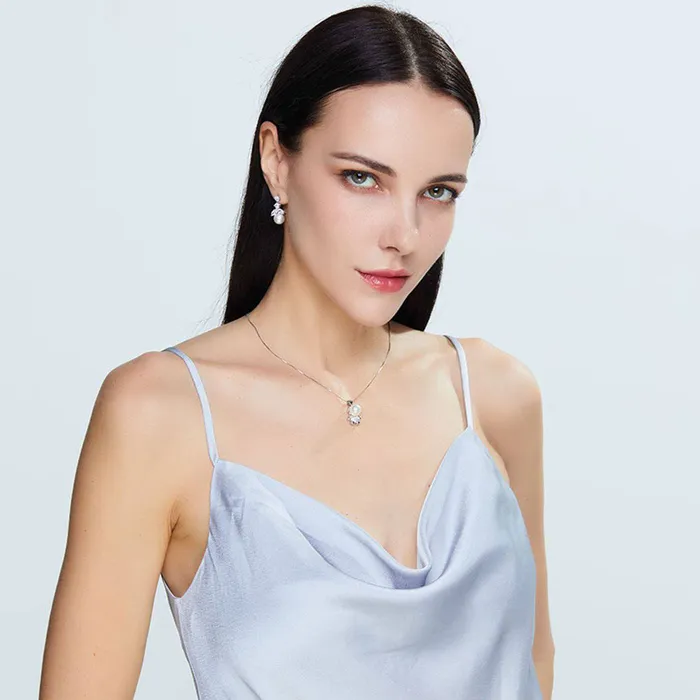 Earrings Pearly Lustre Elegant Freshwater Pearl Earrings WE00054
