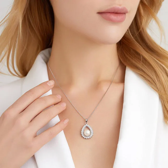 Necklaces Elegant Freshwater Pearl Necklace WN00026 Pearly Lustre