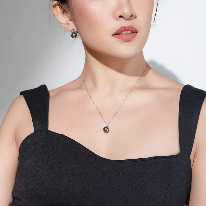 Pearly Lustre 18K Solid Gold Diamond Tahitian Pearl Earrings KE00093 Earrings