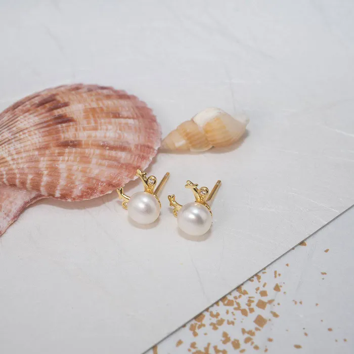 Pearly Lustre Earrings Wonderland Freshwater Pearl Earrings WE00134