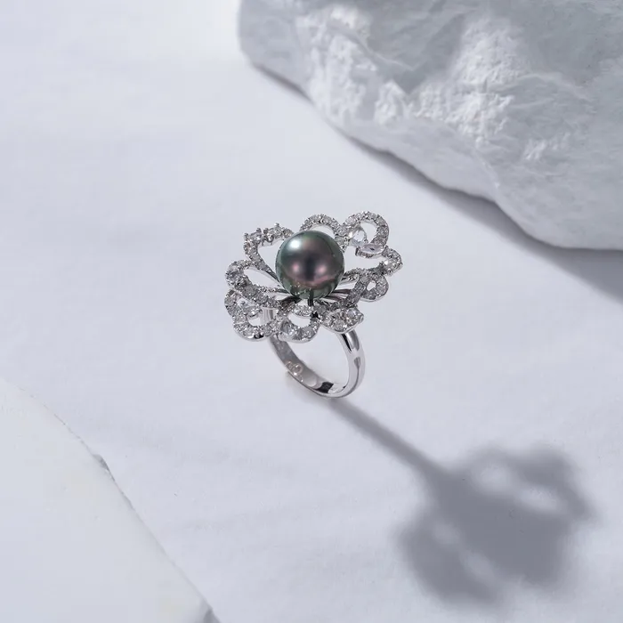 Pearly Lustre Rings 18K Diamond Tahitian Pearl Ring KR00060