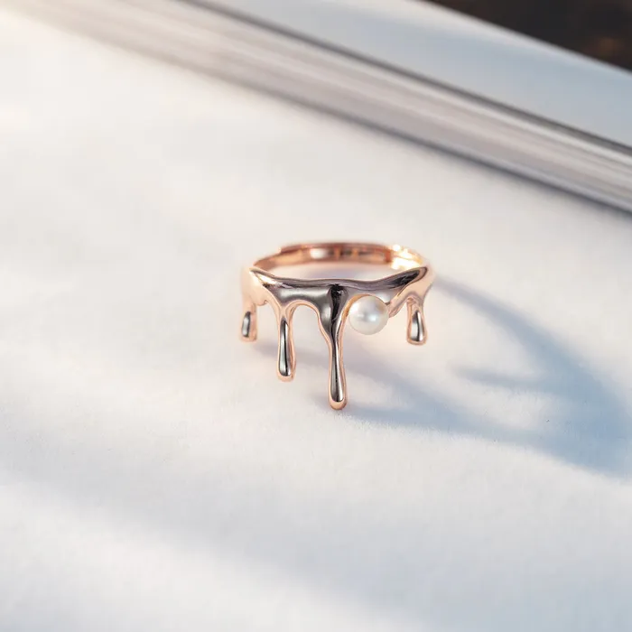 Pearly Lustre Top Grade Freshwater Pearl Ring WR00241 FLUID Rings