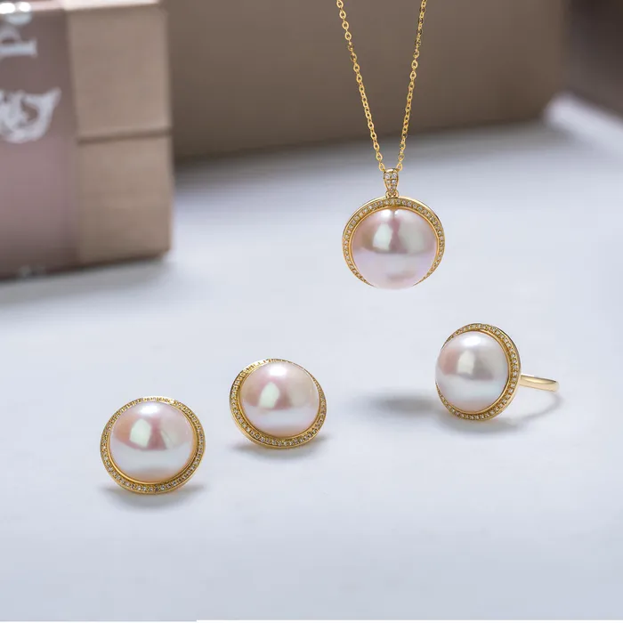 Rings Pearly Lustre 18K Diamond Edison Mabe Pearl Ring KR00057