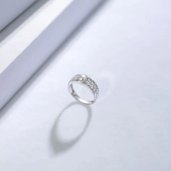 Rings Pearly Lustre 18K South Sea White Pearl Ring KR00064