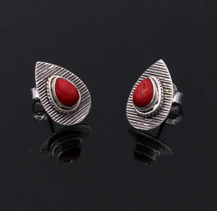 TRIBAL ORNAMENTS Earrings sapphire red color stone handmade 925 sterling silver stud vintage earrings s238