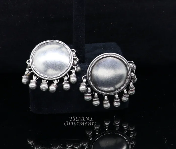 TRIBAL ORNAMENTS Earrings Vintage design 925 sterling silver plain style handmade round design fabulous Stud earrings tribal jewelry from Rajasthan india s1048 TRIBAL ORNAMENTS Earrings Vintage design 925 sterling silver plain style handmade round design fabulous Stud earrings tribal jewelry from Rajasthan india s1048