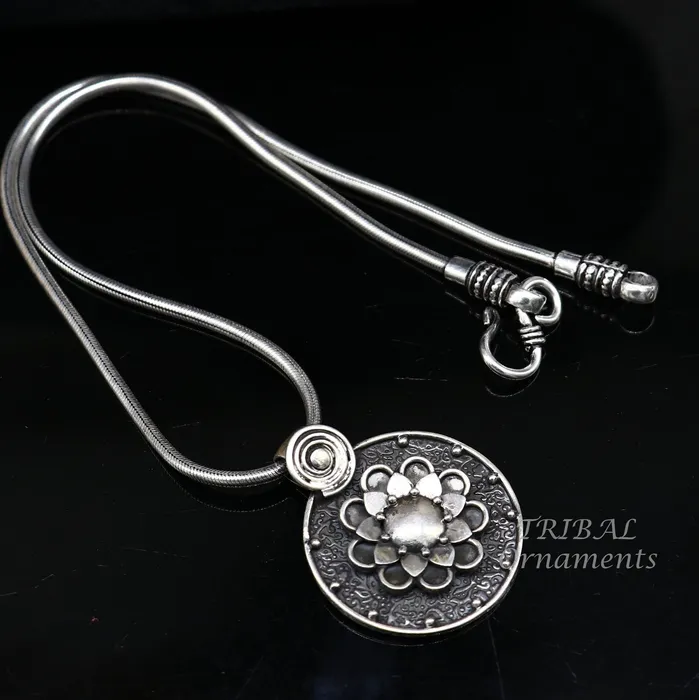 TRIBAL ORNAMENTS Rings Amazing round floral 925 sterling silver amazing flower design unisex pendant ethnic tribal stylish jewelry from india nsp484