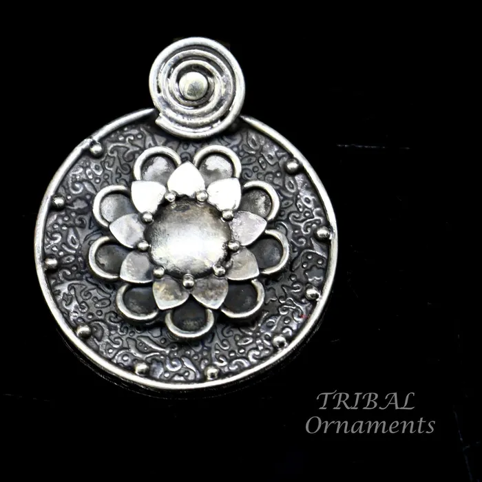TRIBAL ORNAMENTS Rings Amazing round floral 925 sterling silver amazing flower design unisex pendant ethnic tribal stylish jewelry from india nsp484