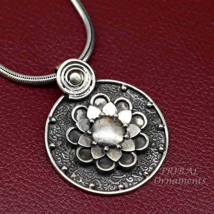TRIBAL ORNAMENTS Rings Amazing round floral 925 sterling silver amazing flower design unisex pendant ethnic tribal stylish jewelry from india nsp484