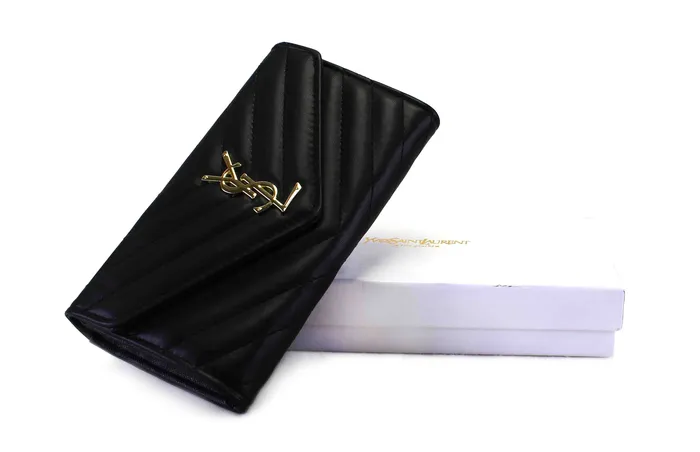 Women Stylish Wallet 3200W Walkeaze Earrings